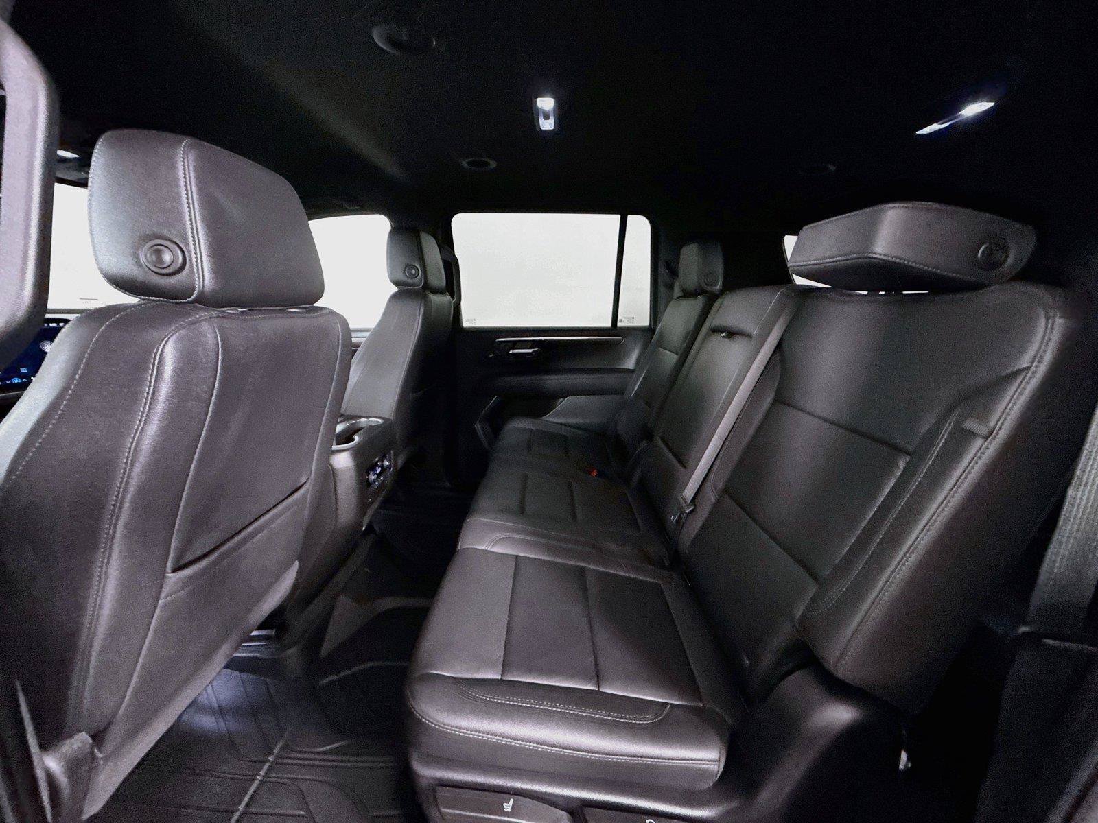 Used 2025 Chevrolet Suburban LT AWD/4WD image 29