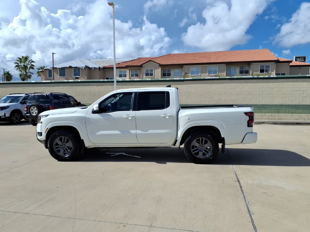 Used 2025 Nissan Frontier SV RWD image 2