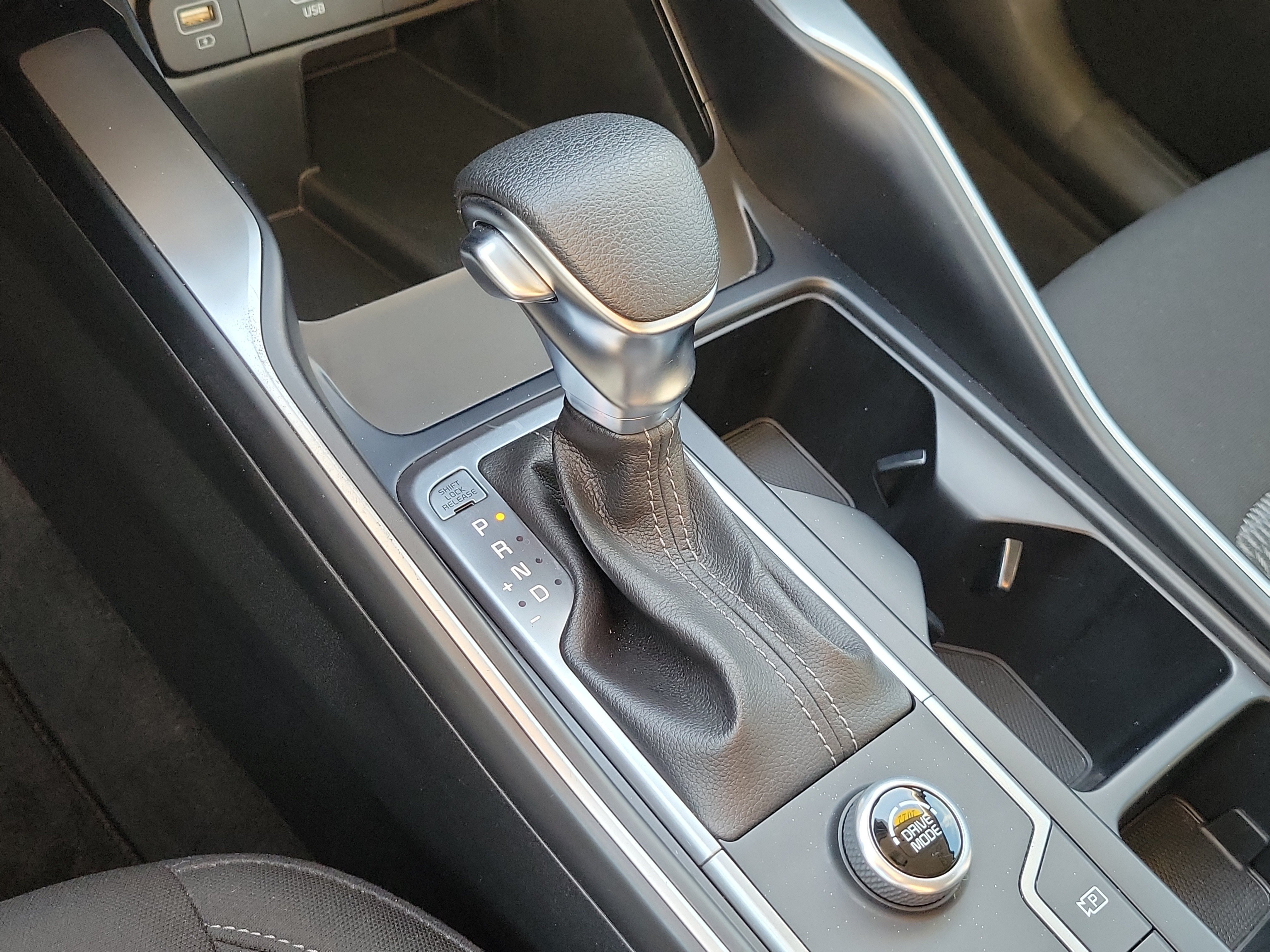 Certified 2022 Kia Sorento LX FWD image 35