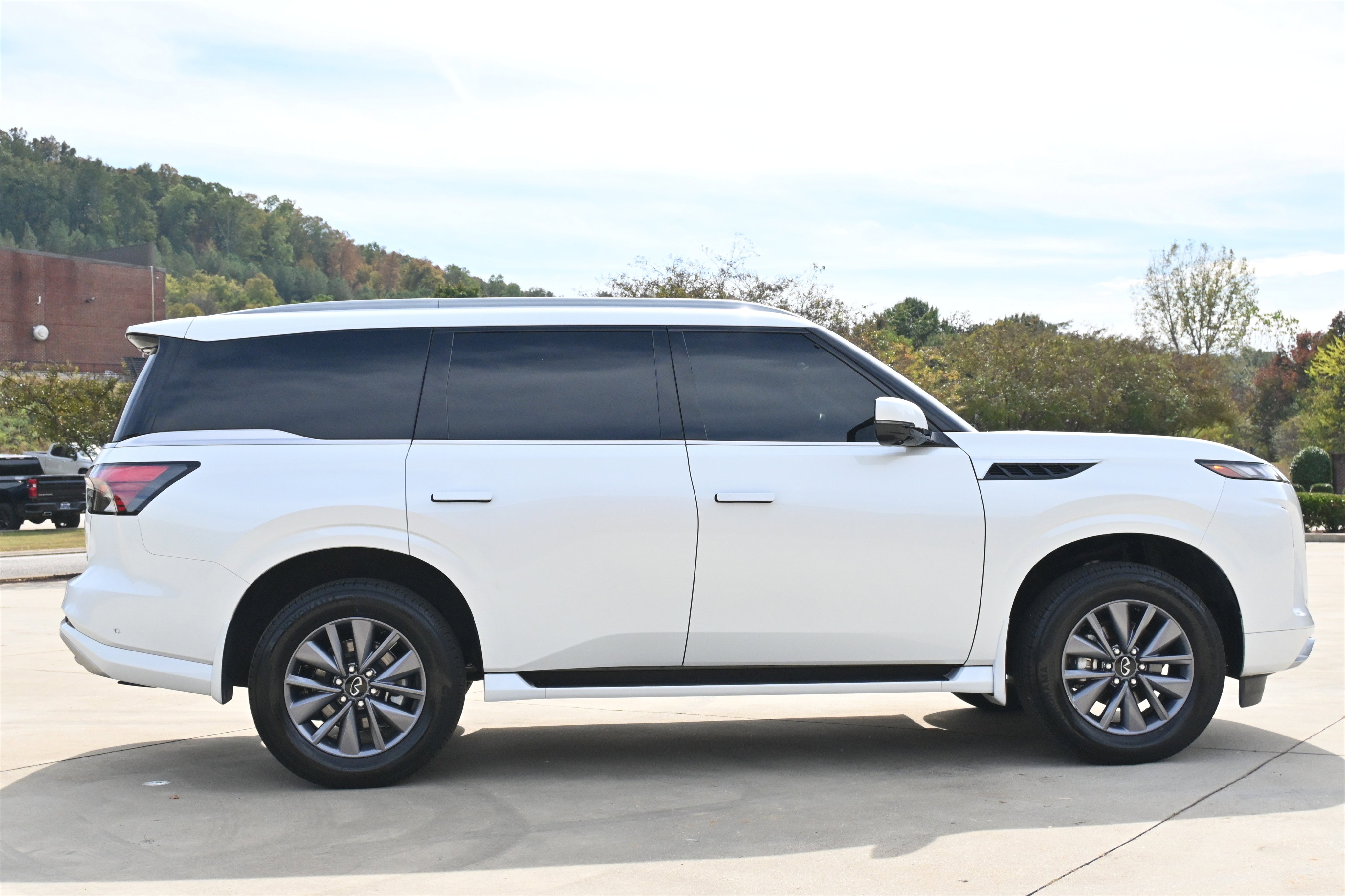 Used 2025 INFINITI QX80 Pure w/ Cargo Package image 10