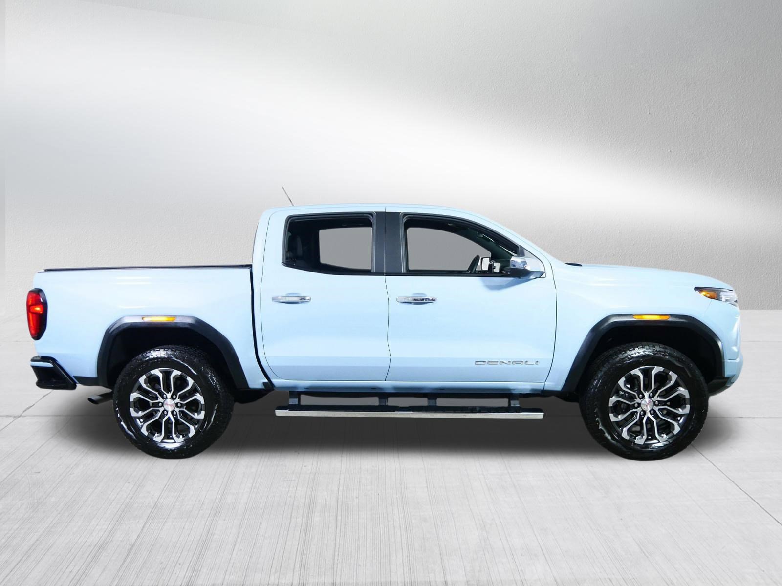 Used 2025 GMC Canyon Denali AWD/4WD image 8