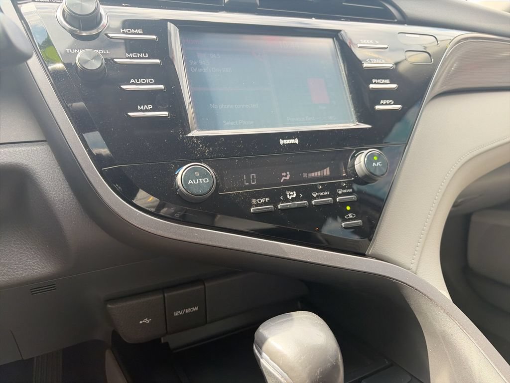 Used 2020 Toyota Camry SE FWD image 19