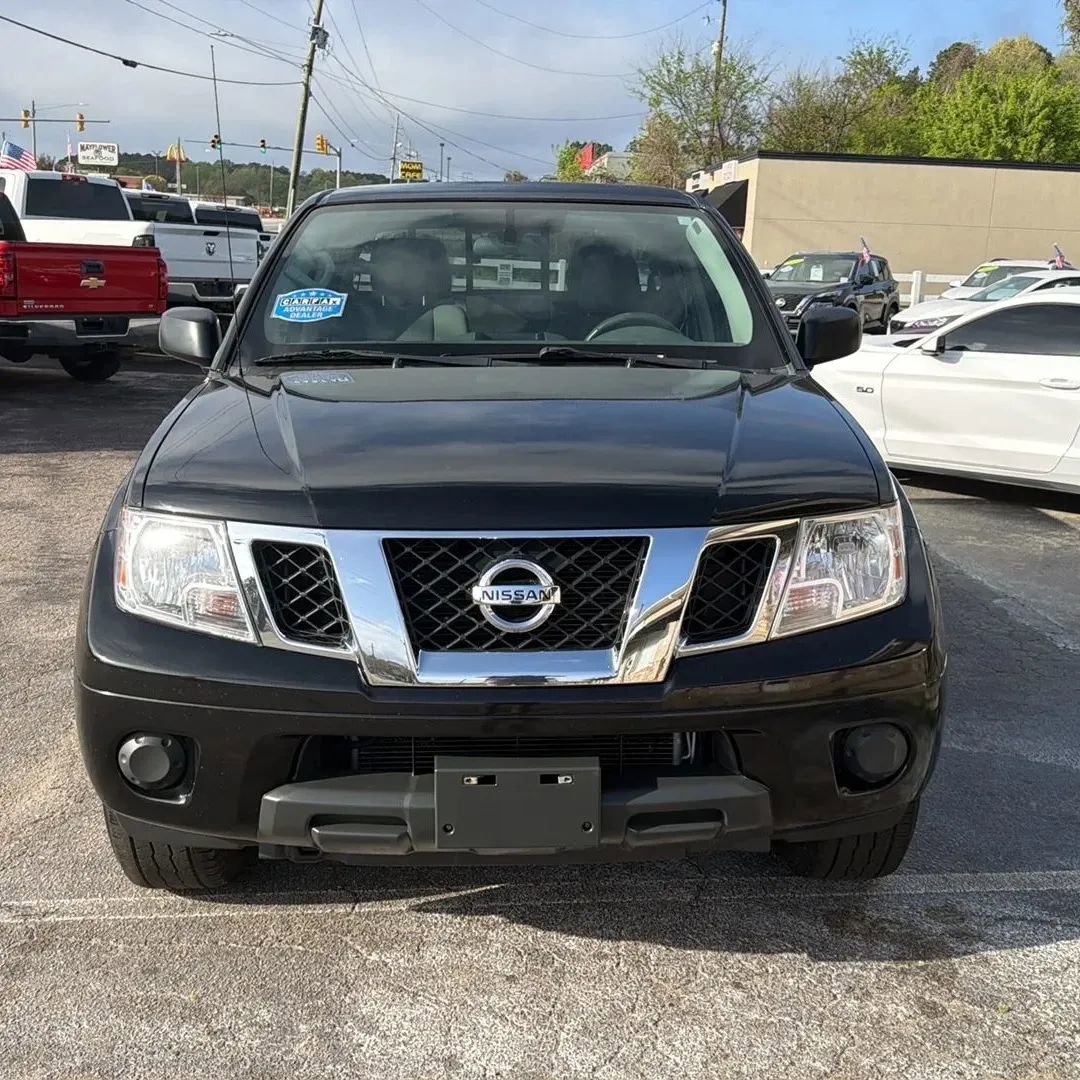Used 2019 Nissan Frontier SV image 3
