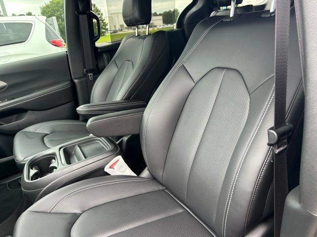 New 2027 Chrysler Pacifica Select FWD image 36