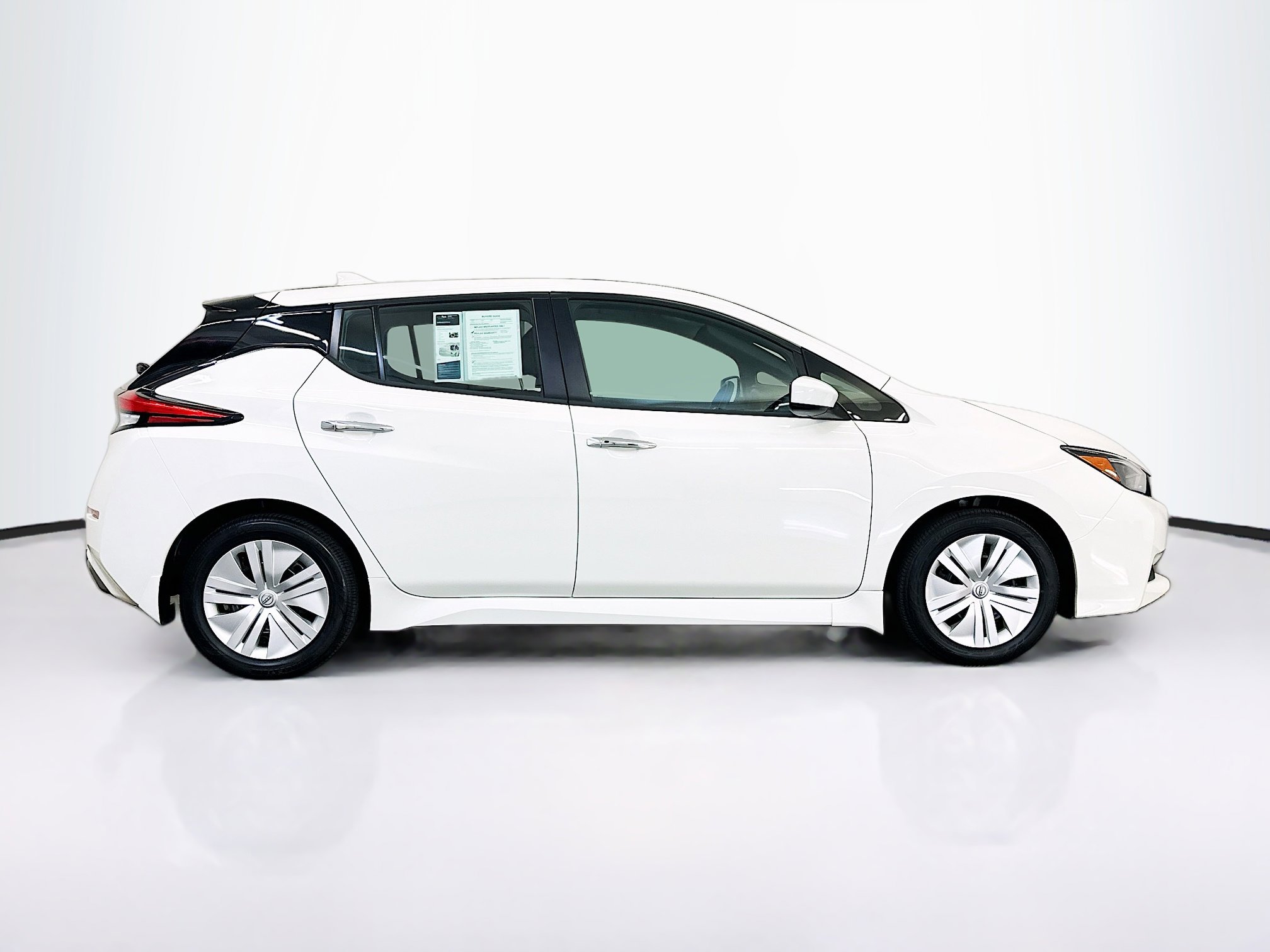 Used 2025 Nissan Leaf S image 10
