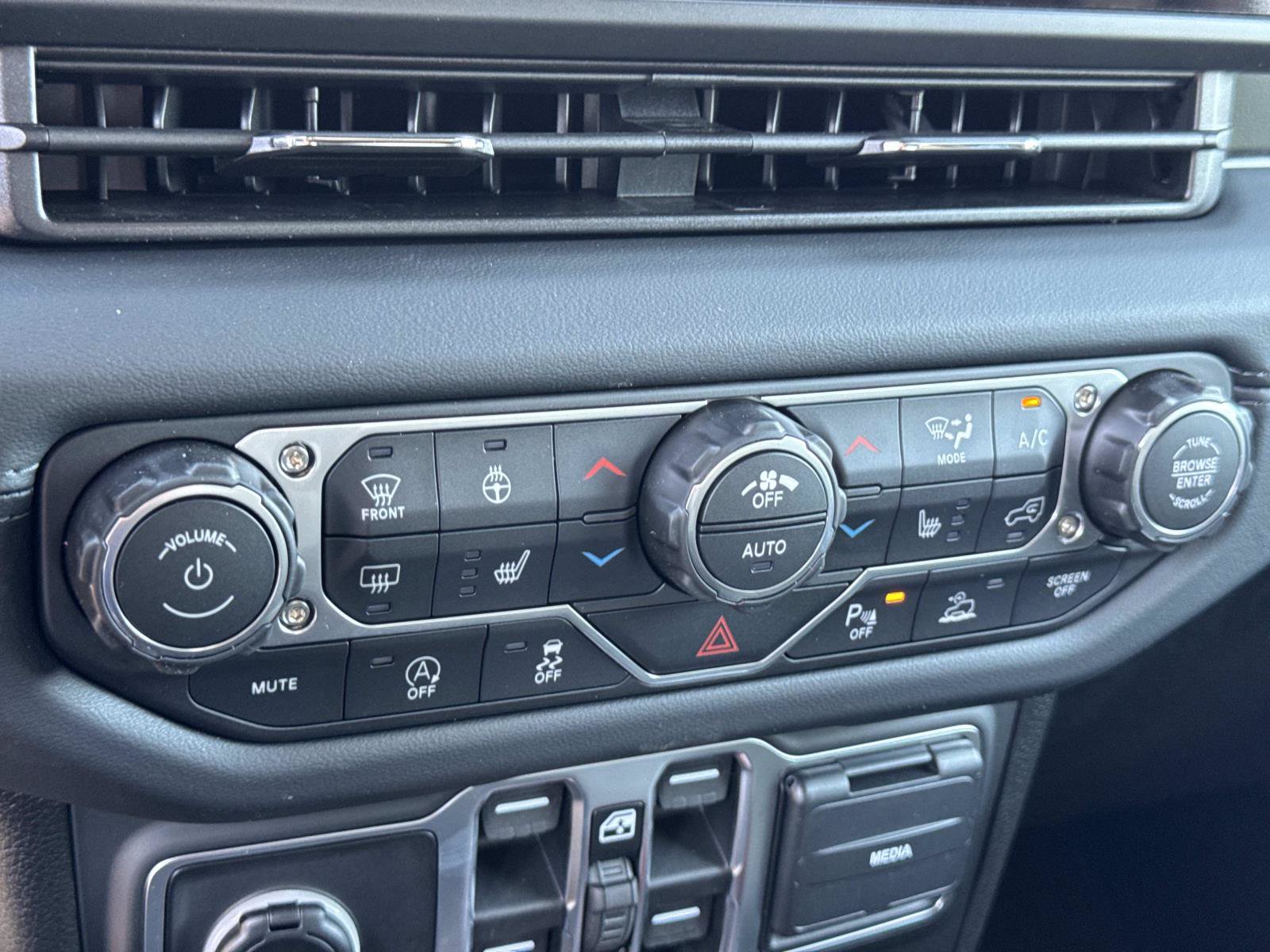 New 2026 Jeep Gladiator Mojave AWD/4WD image 18