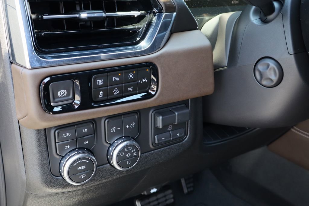 Used 2026 GMC Yukon Denali Ultimate image 11