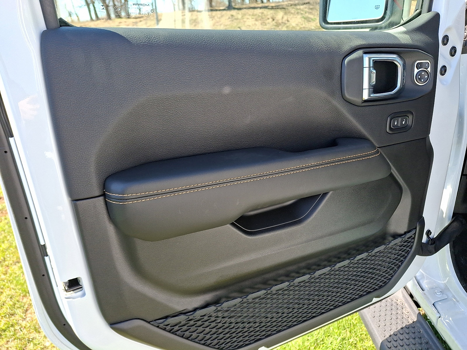 Used 2026 Jeep Wrangler Sahara AWD/4WD image 11