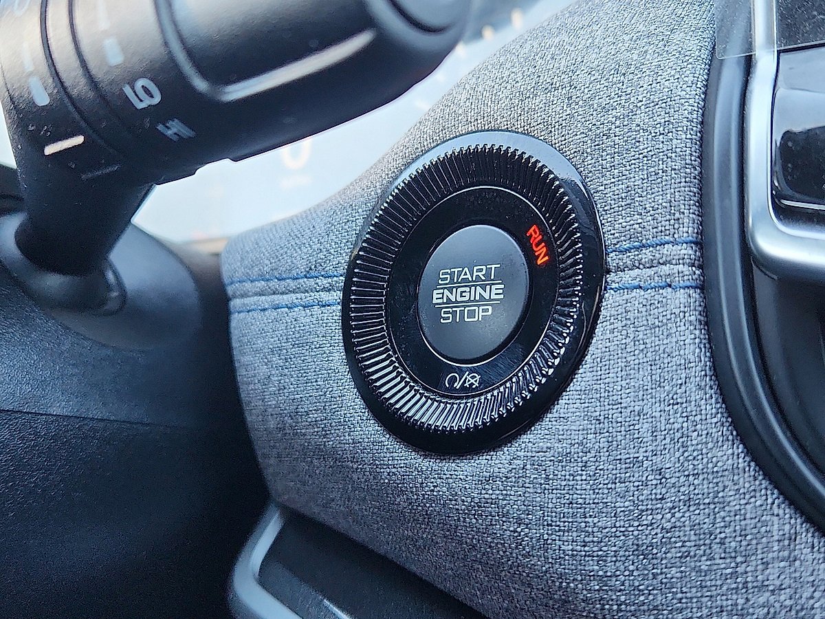 Used 2023 Jeep Compass Sport image 9