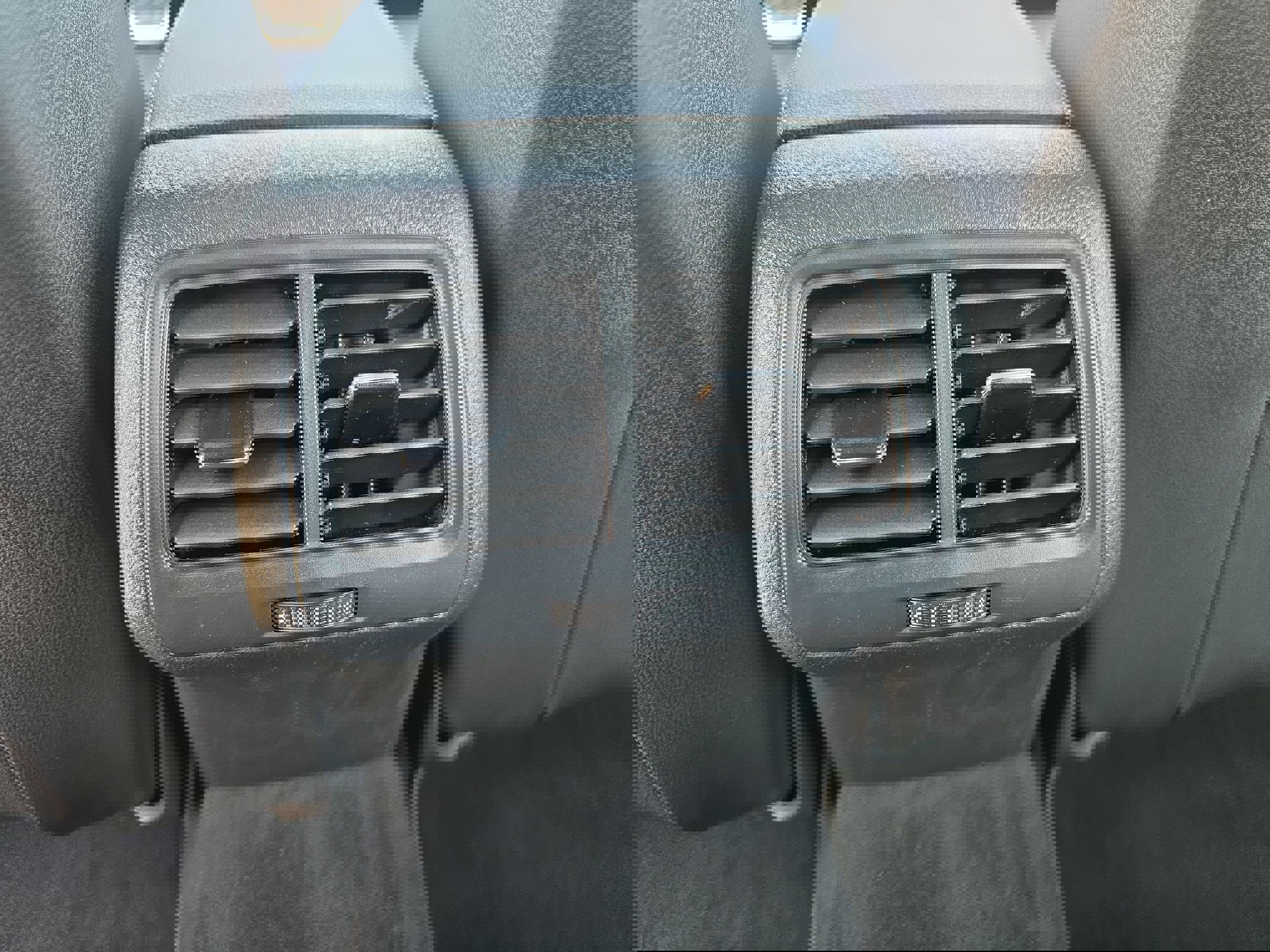 Used 2015 Volkswagen Golf R 4-Door image 14