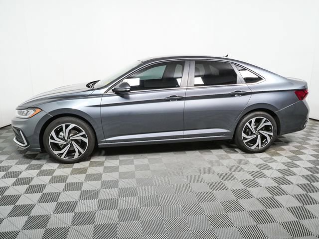 Used 2025 Volkswagen Jetta SEL FWD image 3