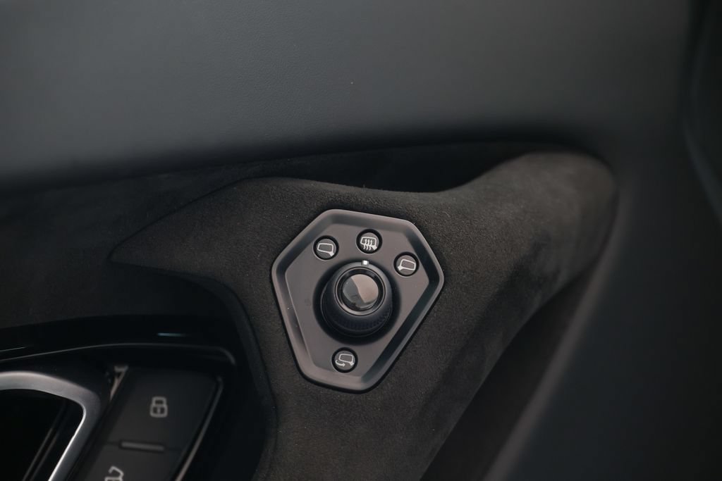 Used 2024 Lamborghini Huracan Tecnica RWD image 40