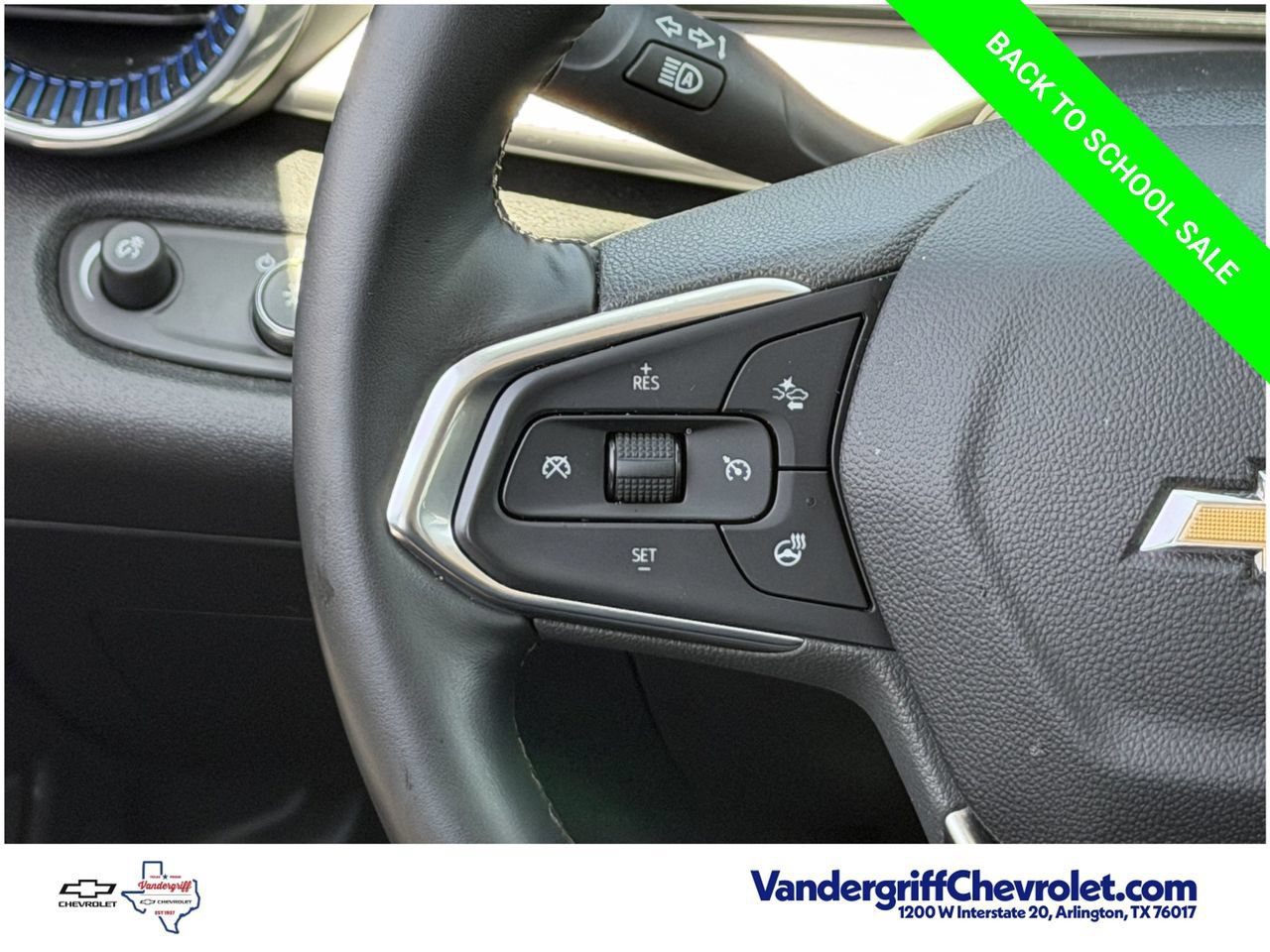 Used 2025 Chevrolet Trax LT w/ LT Convenience Package FWD image 13