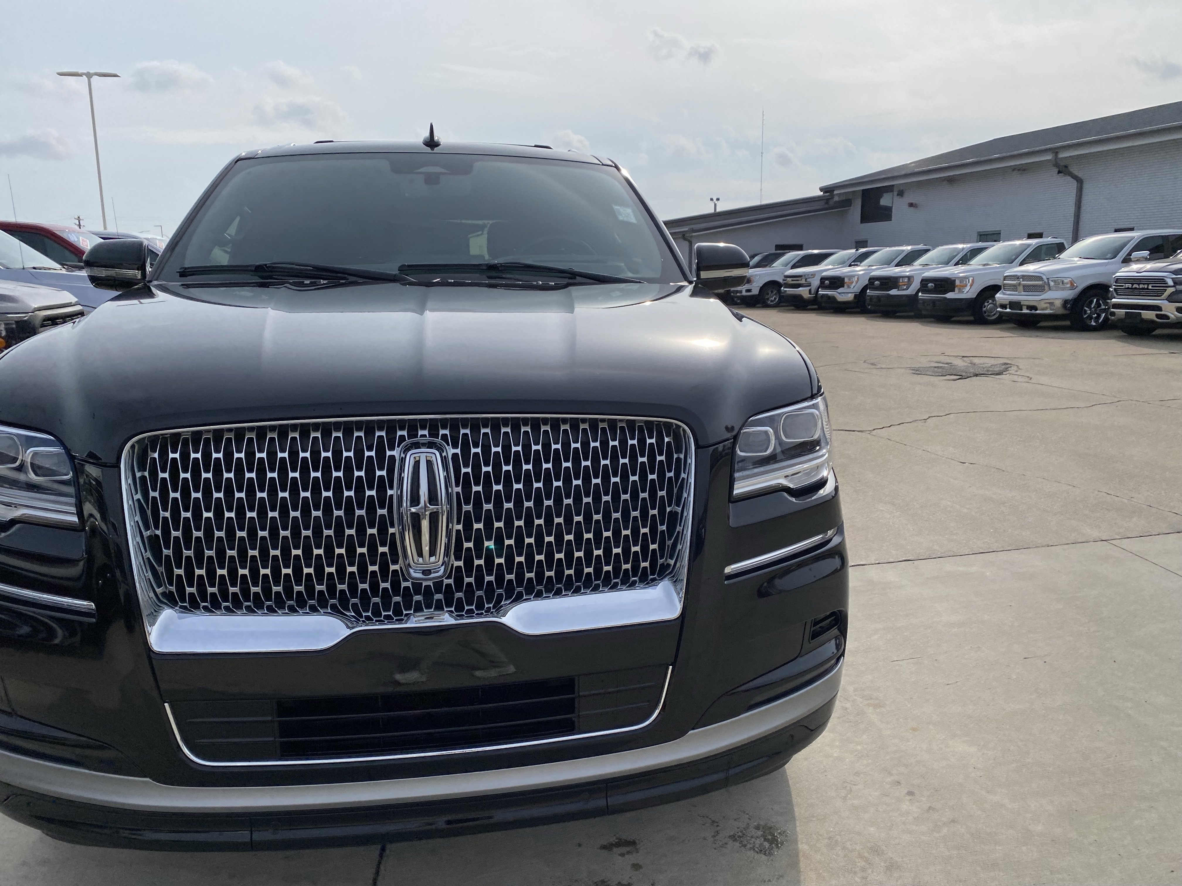 Used 2024 Lincoln Navigator L Reserve image 2