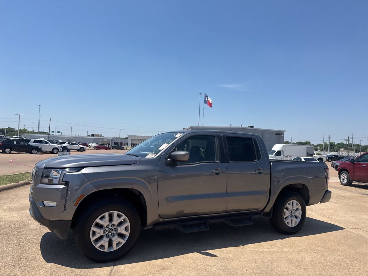 Used 2022 Nissan Frontier SV AWD/4WD image 9