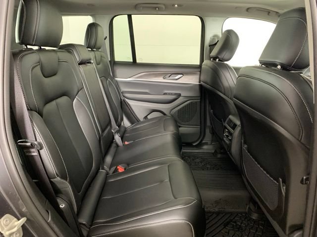 Used 2024 Jeep Grand Cherokee Limited w/ Black Appearance Package AWD/4WD image 25