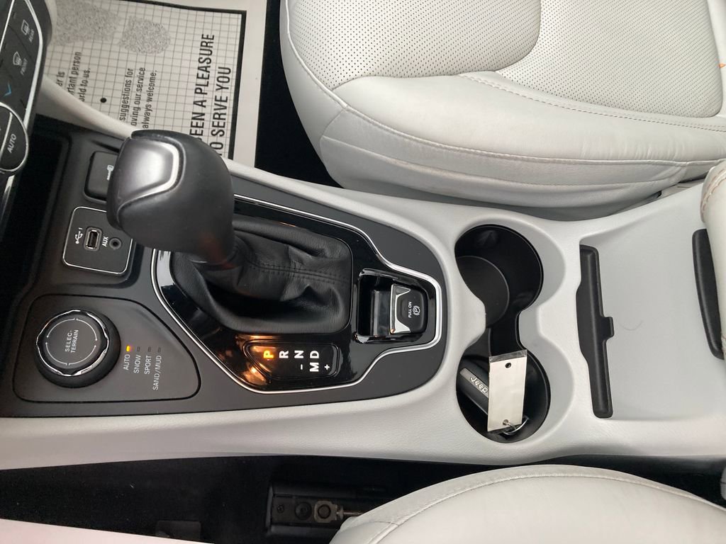 Used 2021 Jeep Cherokee Limited image 30