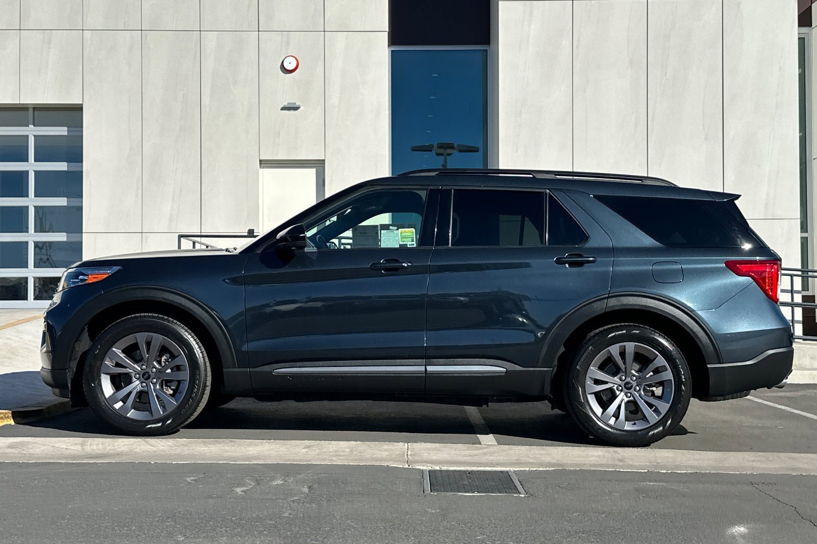 Certified 2022 Ford Explorer XLT w/ Equipment Group 202A image 6