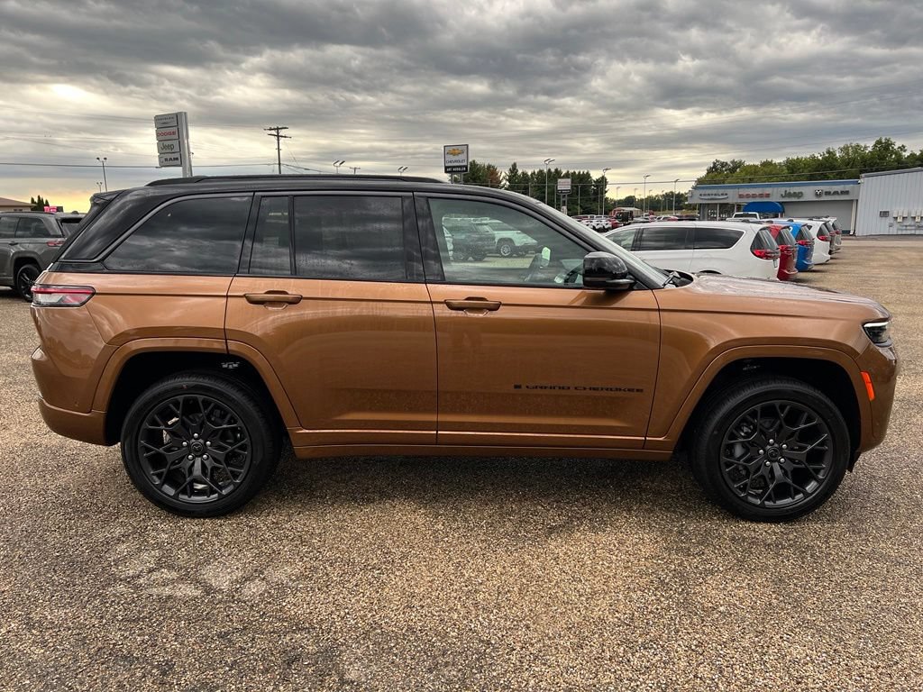 New 2027 Jeep Grand Cherokee Summit AWD/4WD image 4
