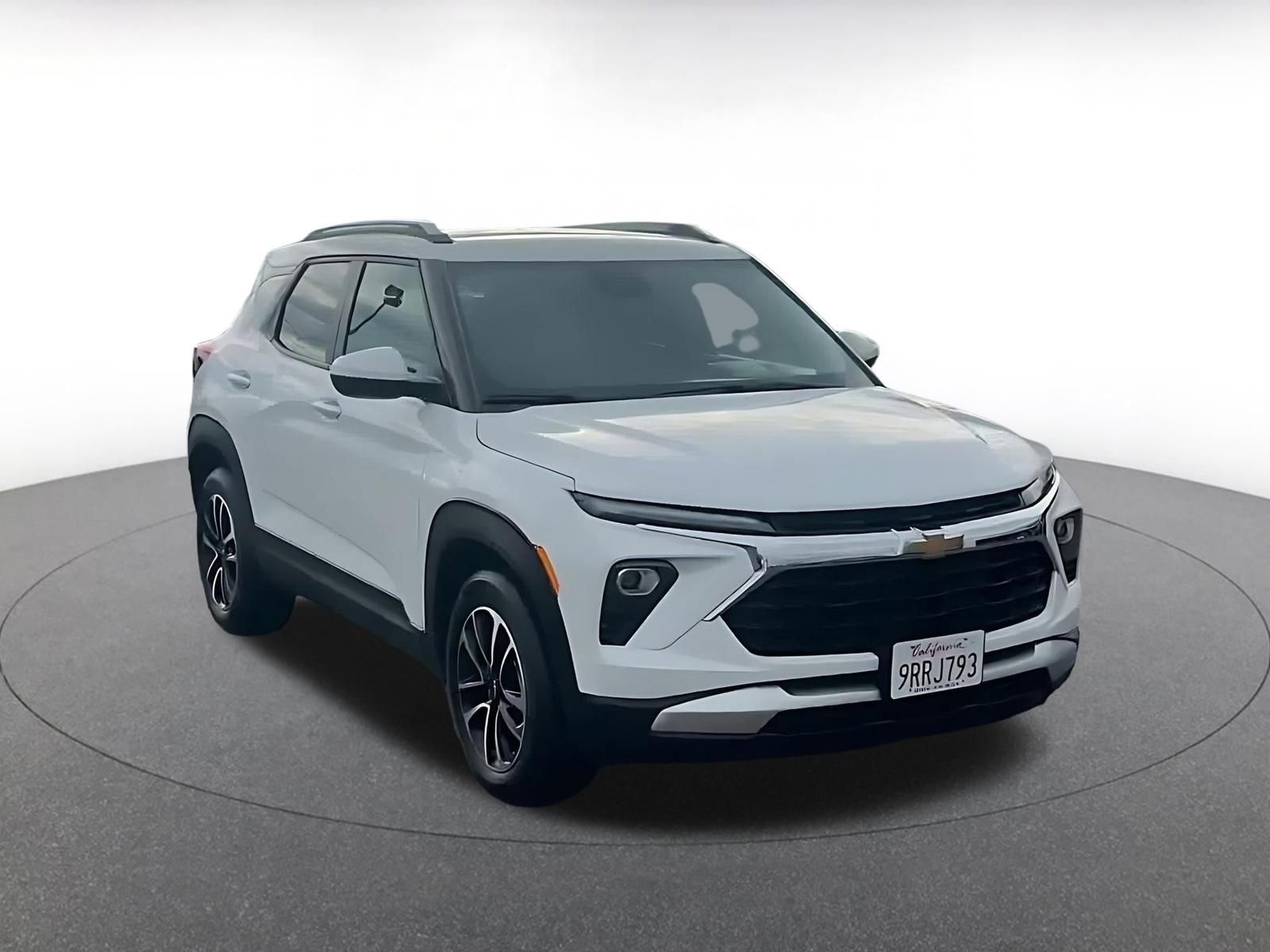 Used 2025 Chevrolet TrailBlazer LT image 2