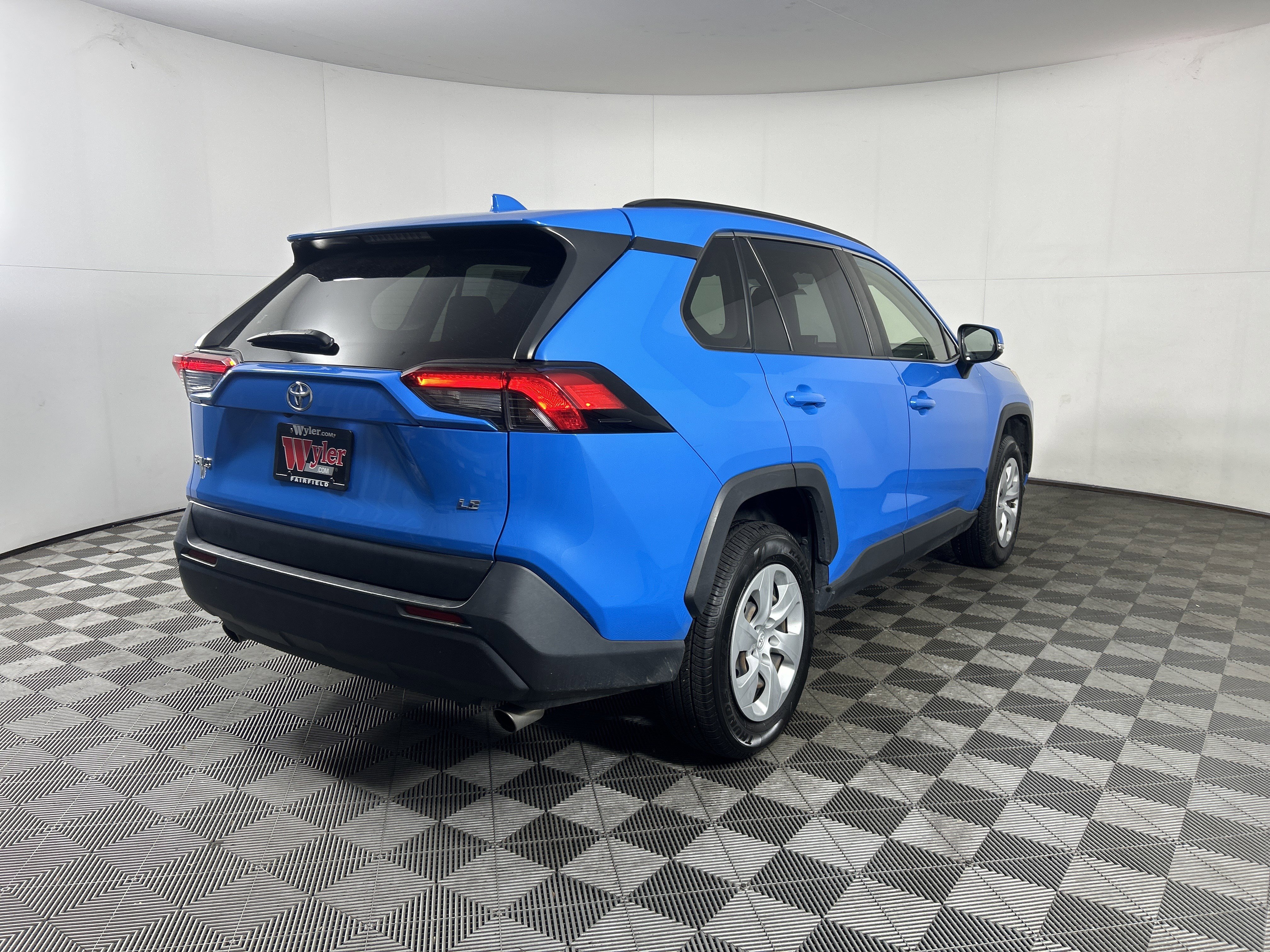 Used 2019 Toyota RAV4 LE image 10
