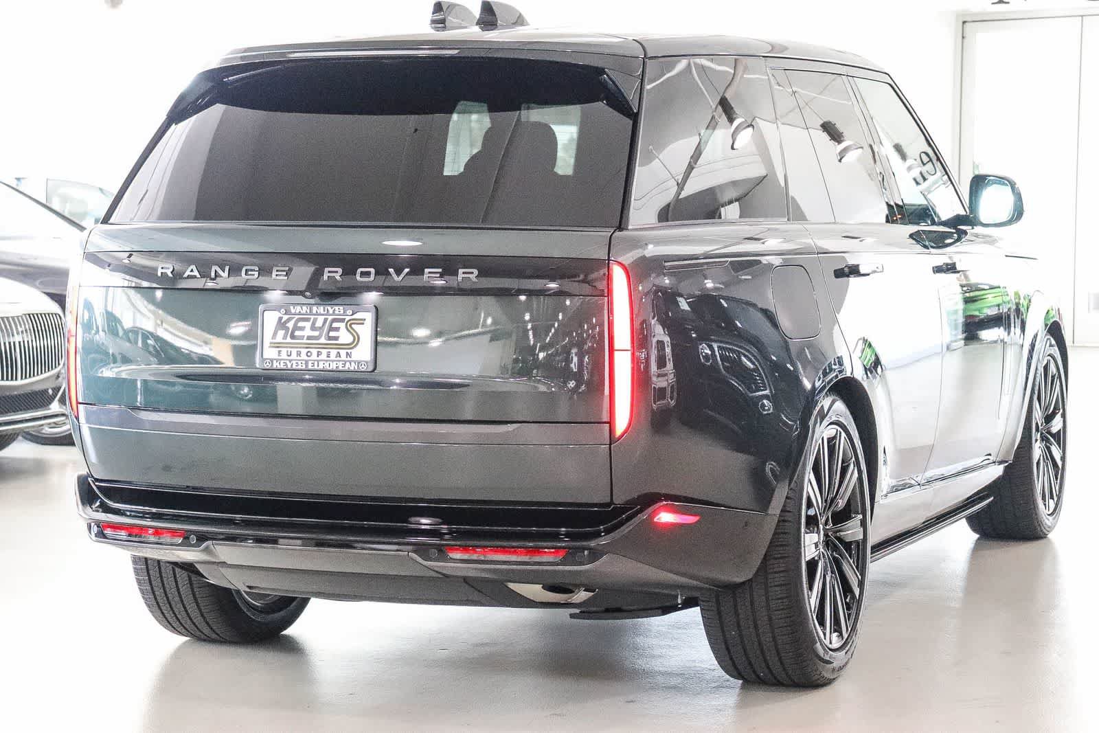 Used 2025 Land Rover Range Rover SE AWD/4WD image 4