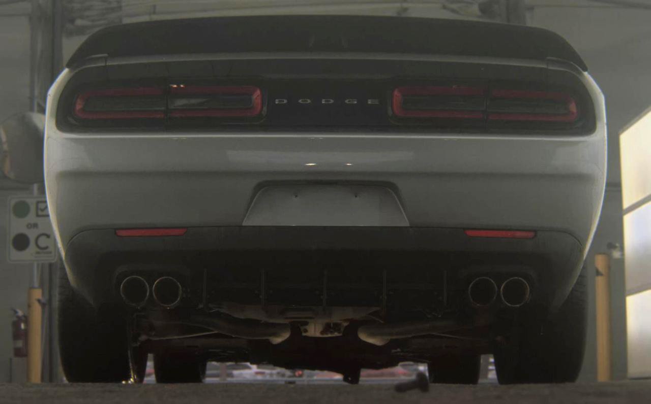 Used 2015 Dodge Challenger SXT RWD image 4