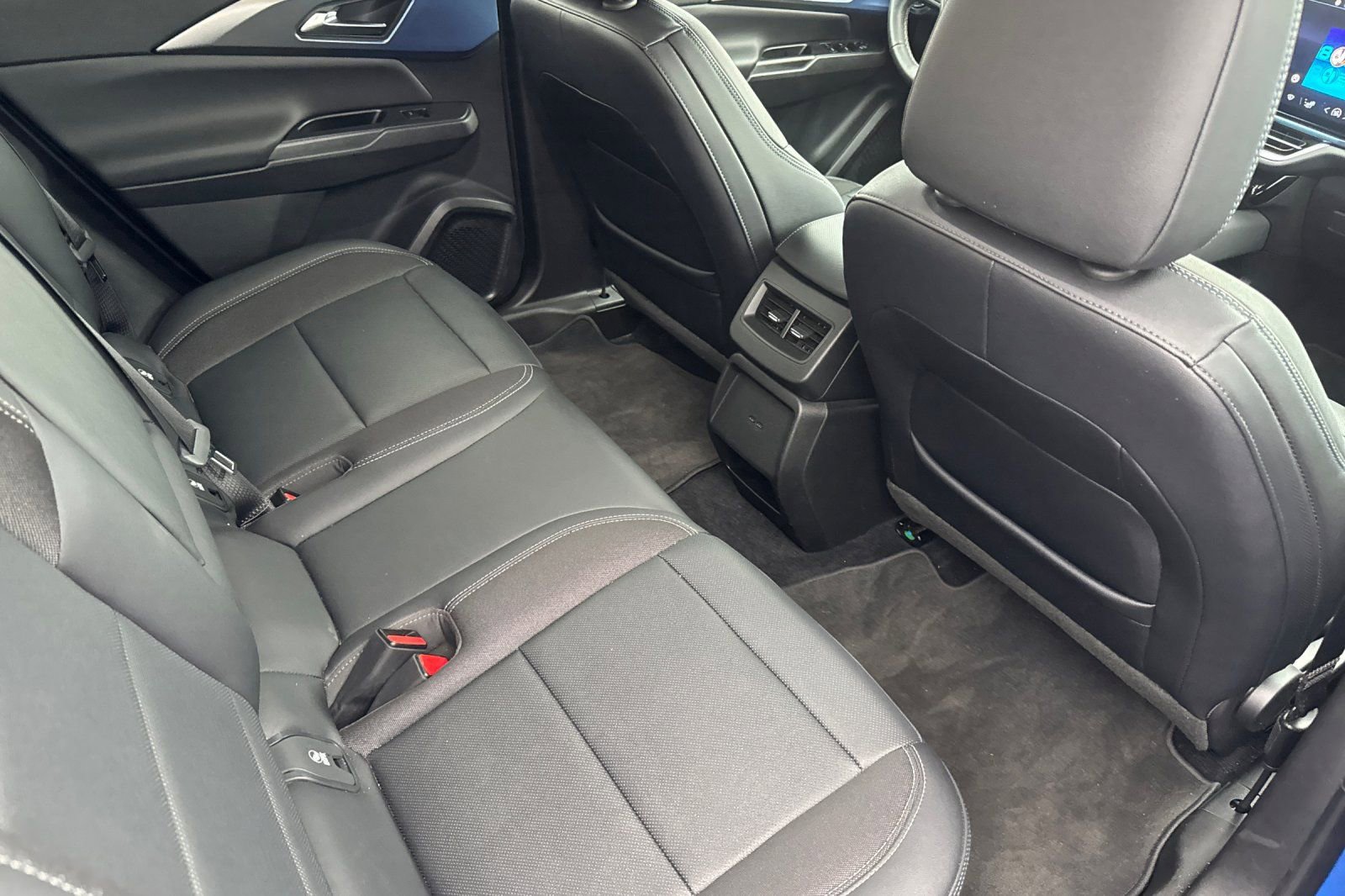 Used 2025 Chevrolet Equinox EV LT w/ Convenience Package FWD image 19