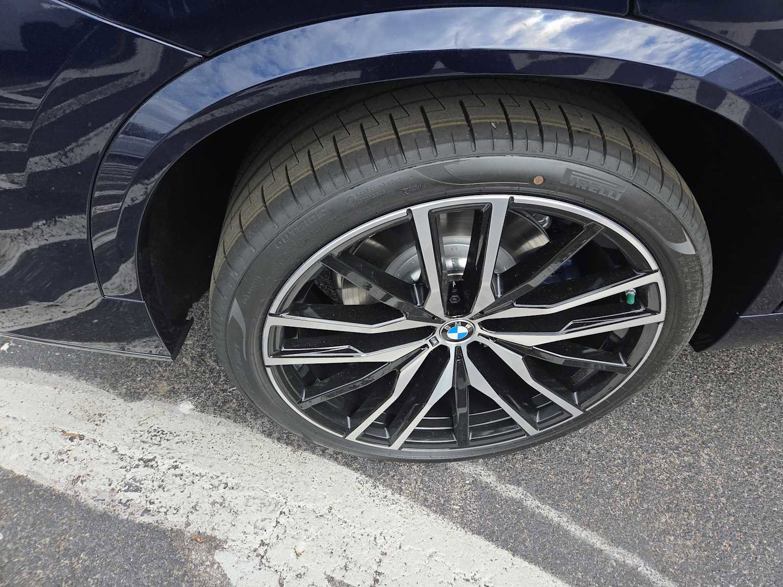 New 2026 BMW X5 M60i w/ Climate Comfort Package image 4