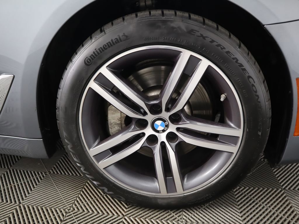 Used 2021 BMW 530e xDrive 530e iPerformance w/ Convenience Package image 34