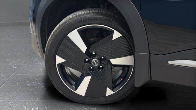 Used 2025 Nissan Kicks SR FWD image 31