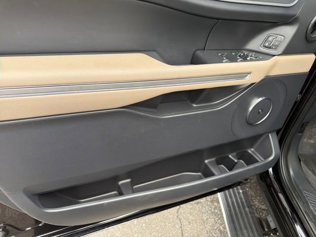 Used 2022 Ford Expedition Max Limited image 14