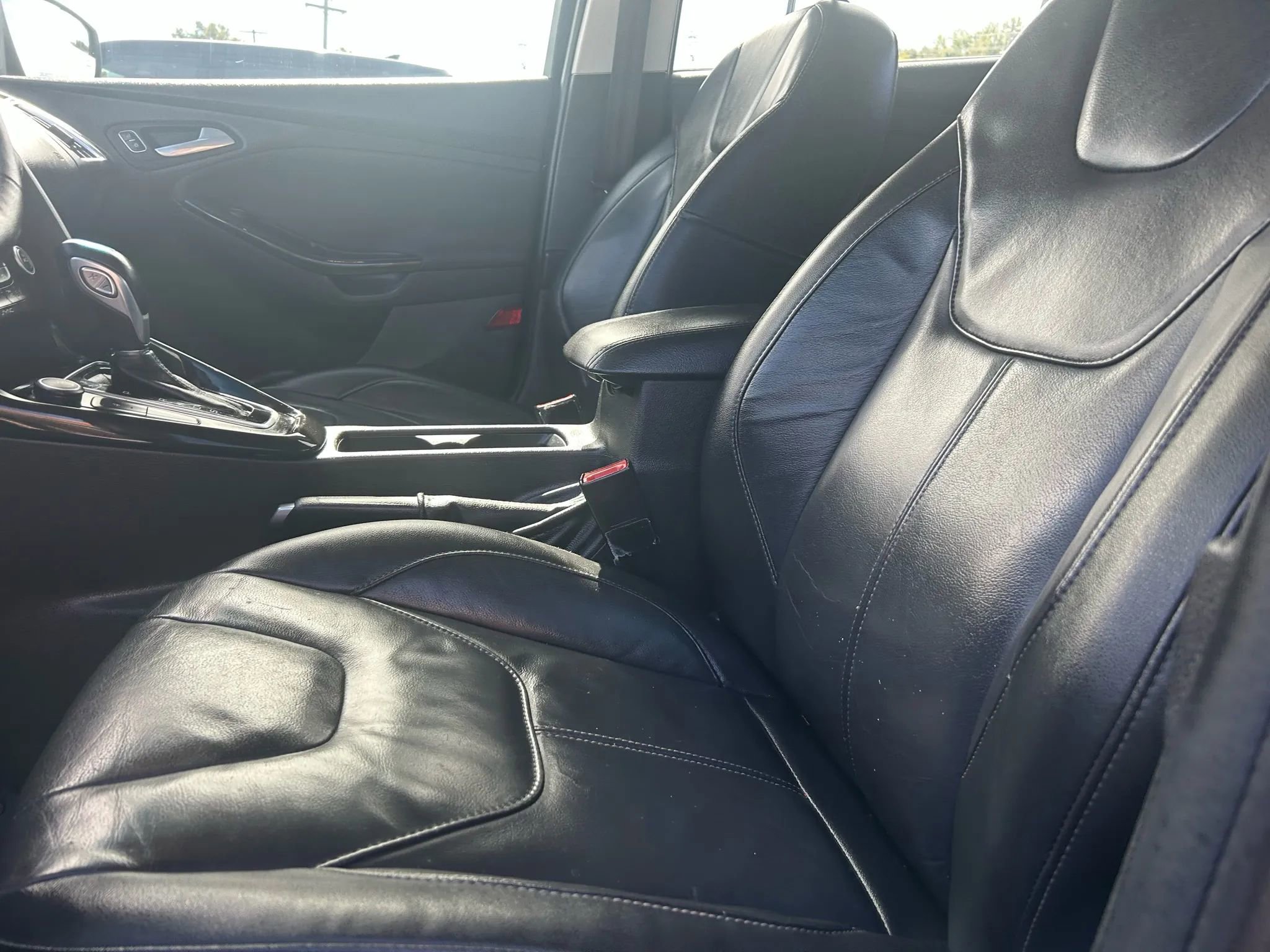 Used 2018 Ford Focus Titanium image 9