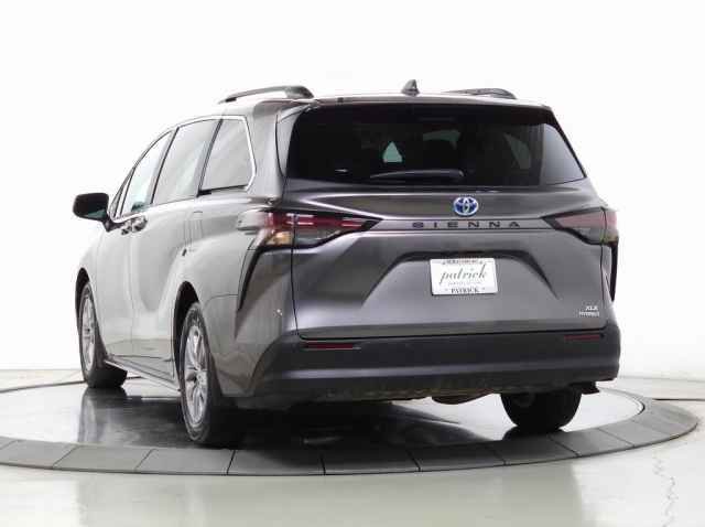 Used 2023 Toyota Sienna XLE image 6