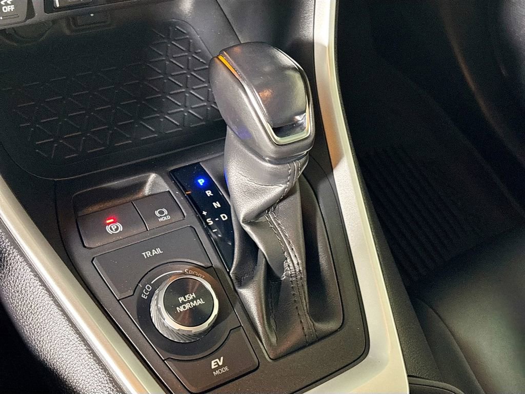 Used 2021 Toyota RAV4 XLE Premium image 17