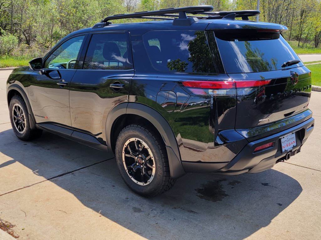 New 2026 Nissan Pathfinder Rock Creek w/ Rock Creek Premium Package AWD/4WD image 4