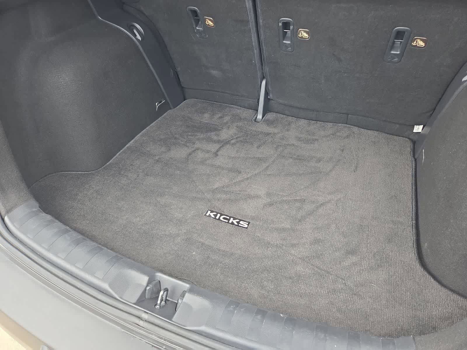 Used 2020 Nissan Kicks SR w/ SR Premium Package FWD image 32