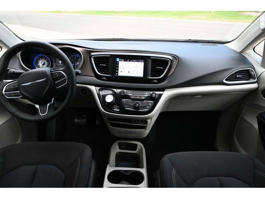 Used 2023 Chrysler Voyager LX image 23