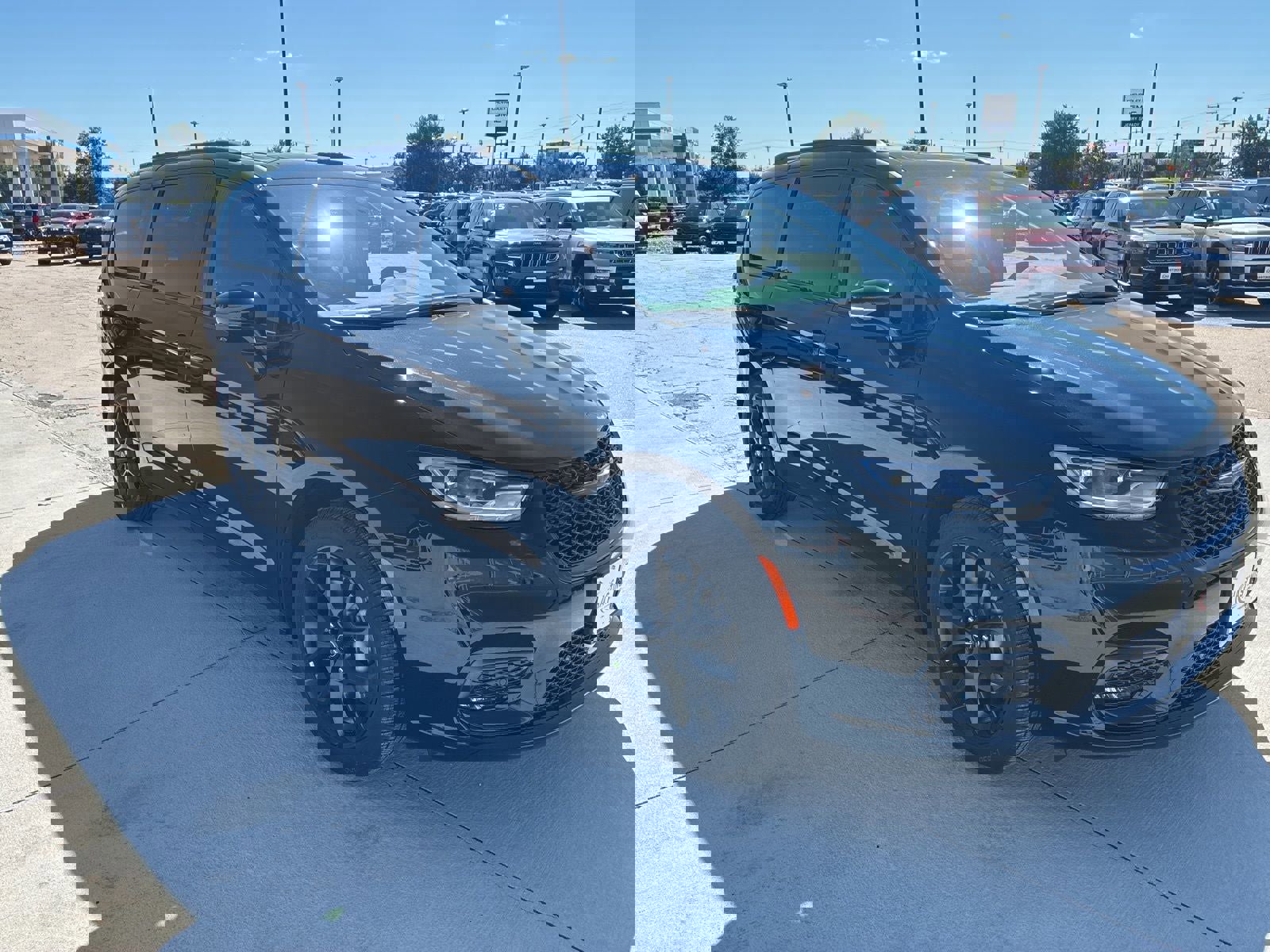 New 2026 Chrysler Pacifica Limited w/ Uconnect Theater Family Group image 9