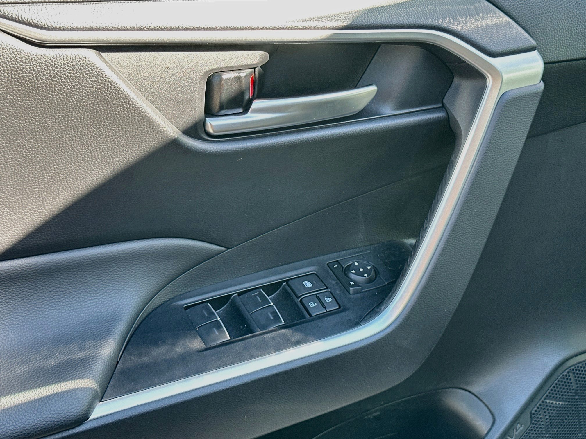 Used 2025 Toyota RAV4 XLE Premium FWD image 16