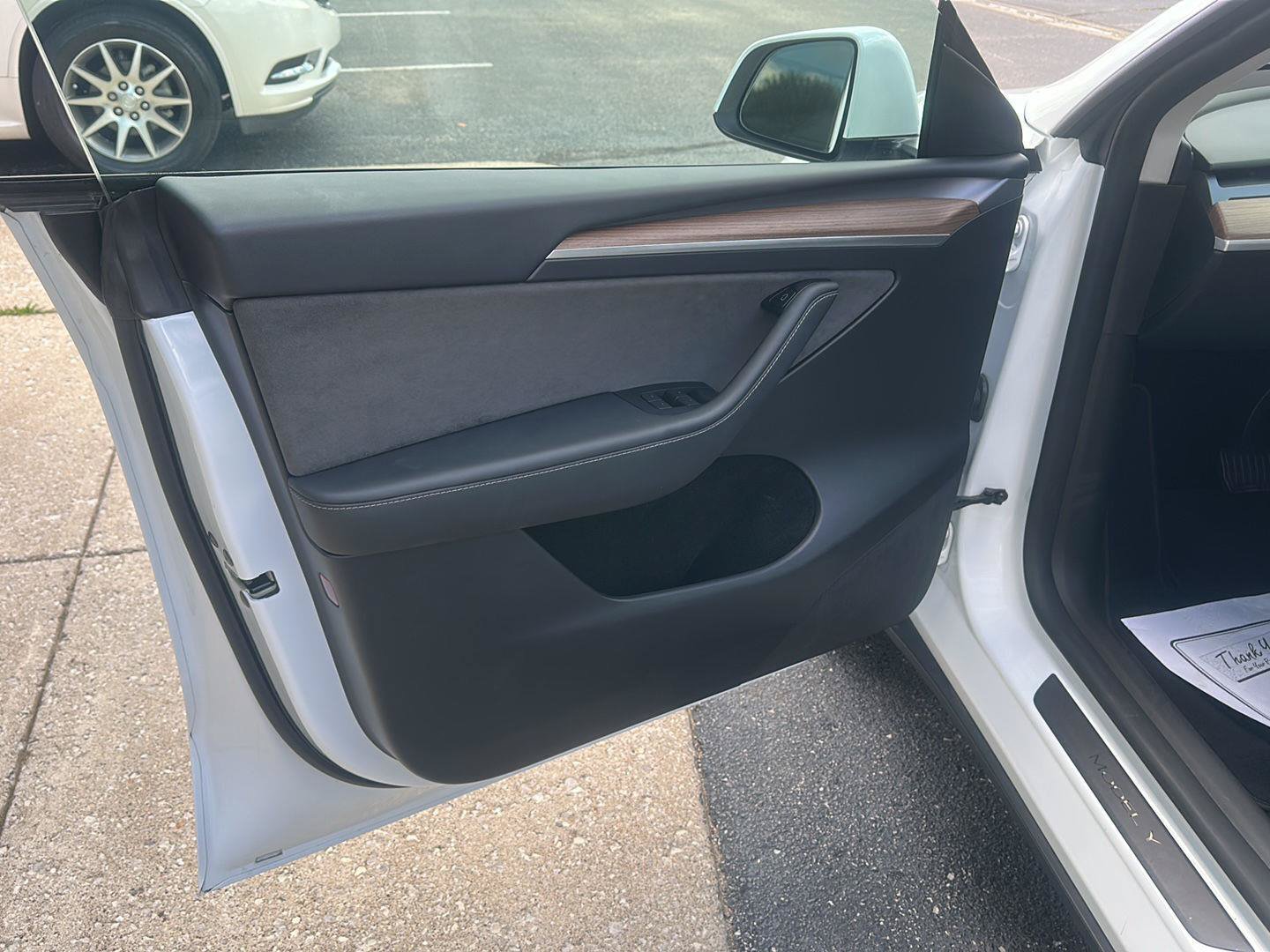 Used 2024 Tesla Model Y Long Range RWD image 21