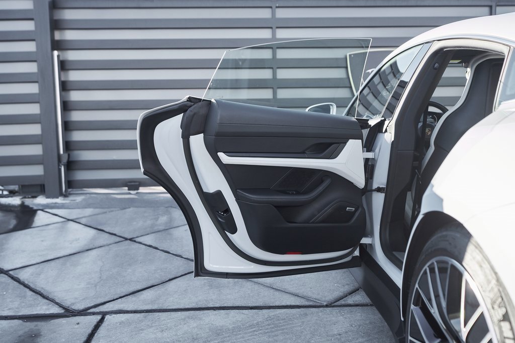 Used 2023 Porsche Taycan 4S w/ Premium Package image 26