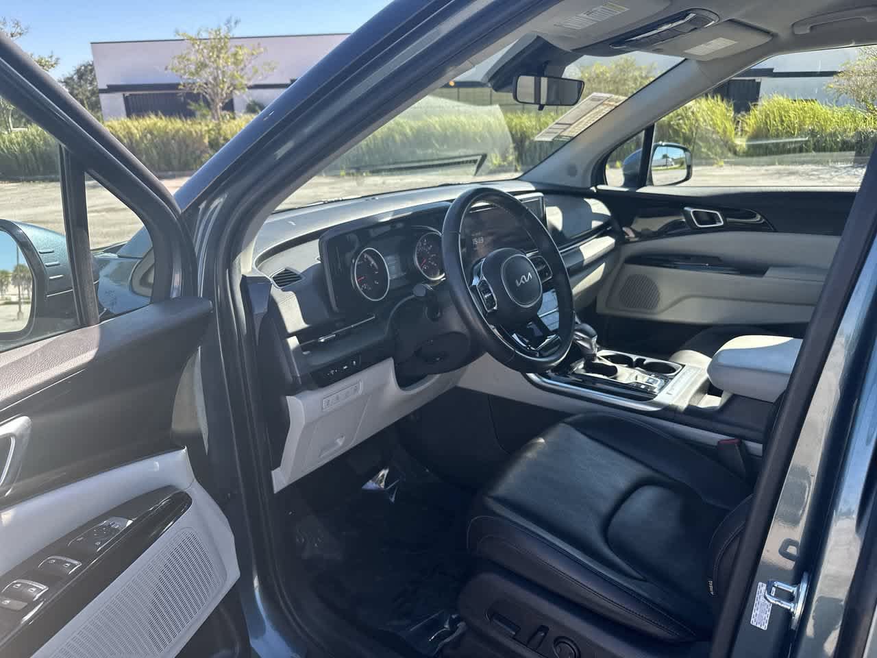 Used 2024 Kia Carnival EX FWD image 10