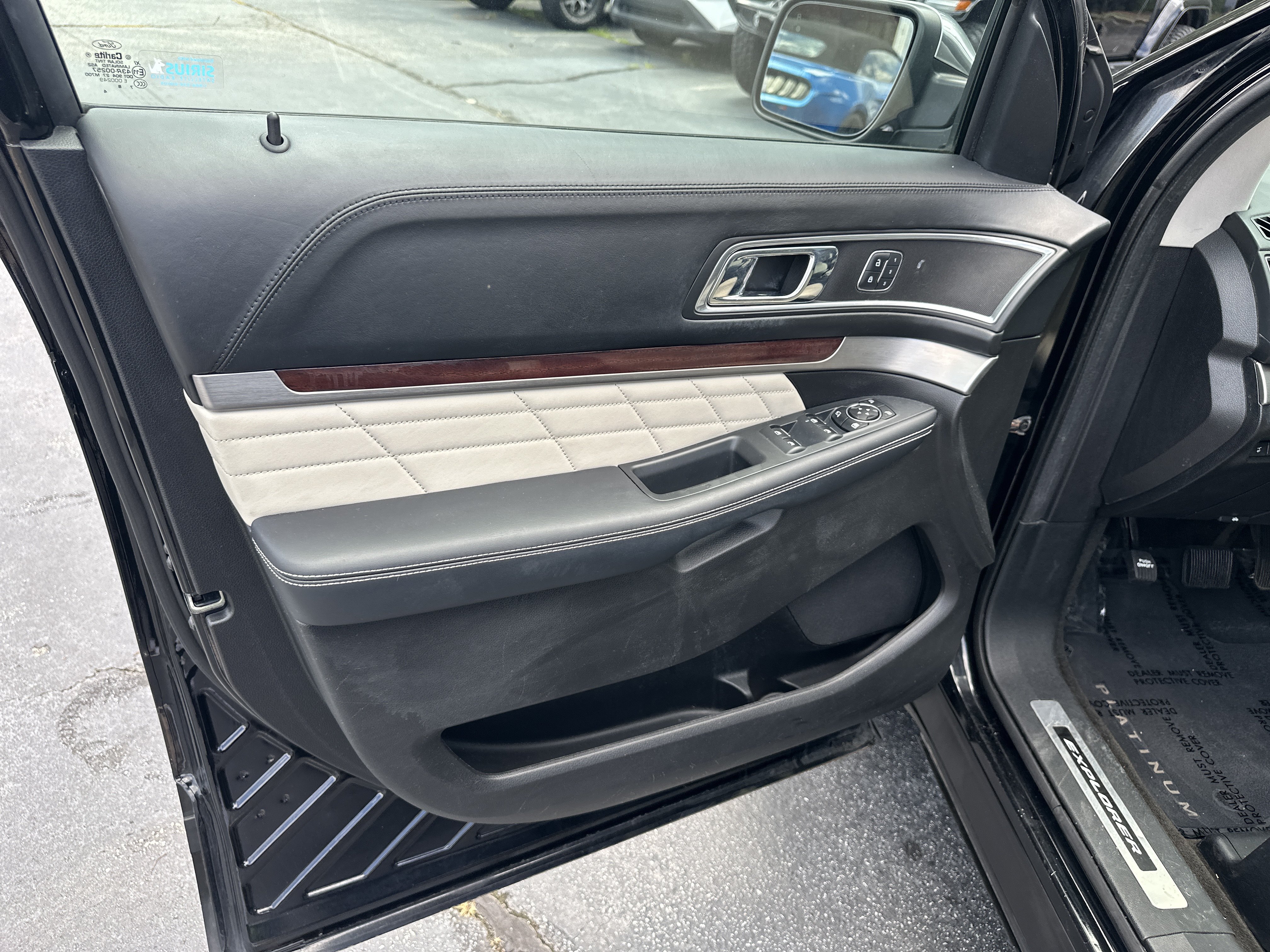 Used 2017 Ford Explorer Platinum AWD/4WD image 12