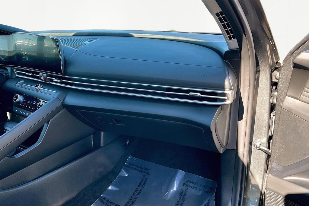 Used 2025 Hyundai Elantra SEL image 17