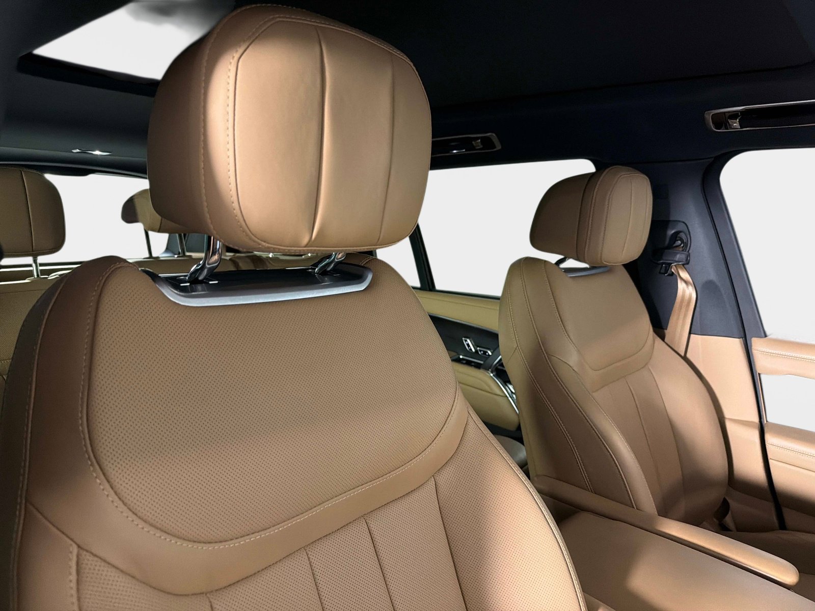 Used 2025 Land Rover Range Rover Long Wheelbase SE image 24