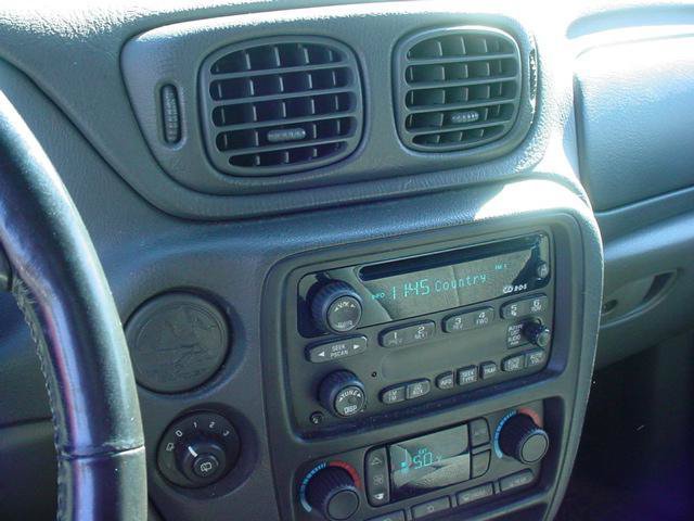Used 2002 Chevrolet TrailBlazer LT w/ Driver Convenience Pkg RWD image 11