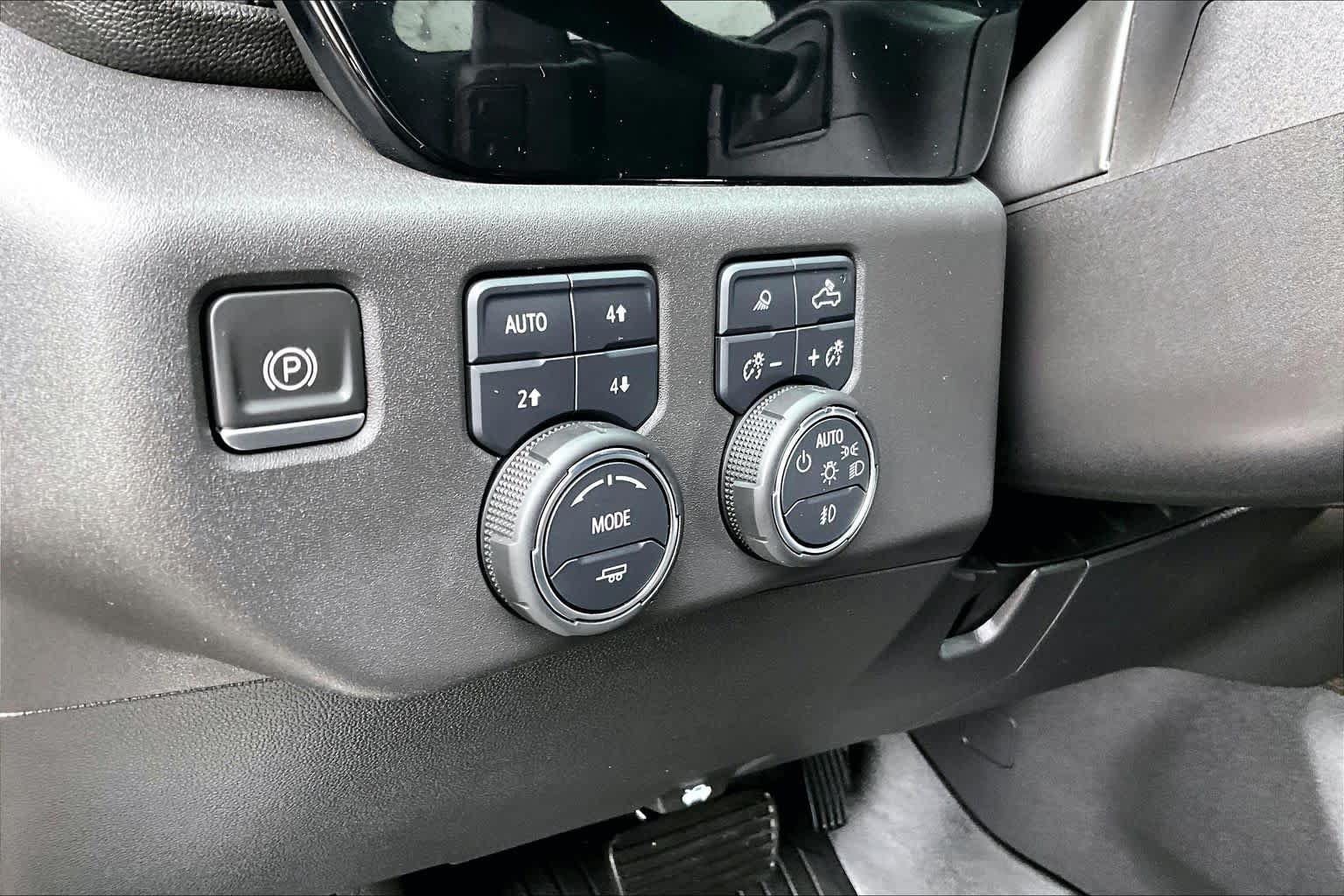 Used 2022 Chevrolet Silverado 1500 LT Trail Boss w/ LT Trail Boss Premium Package AWD/4WD image 33