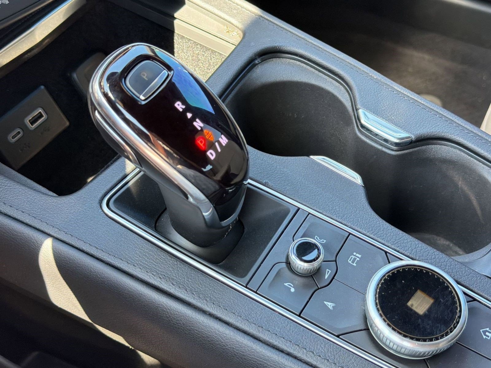 Used 2024 Cadillac XT4 Luxury w/ LPO, Floor Liner Package image 17