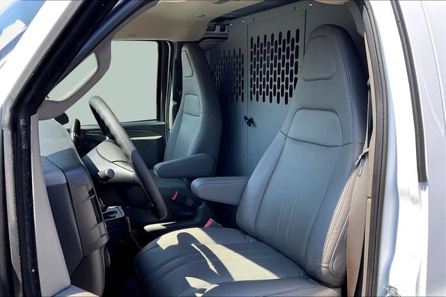 New 2025 Chevrolet Express 3500 w/ Driver Convenience Package image 10
